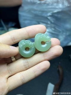 晴水玉猪龙吊坠