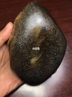 和田玉籽料原石黑皮老气摆件